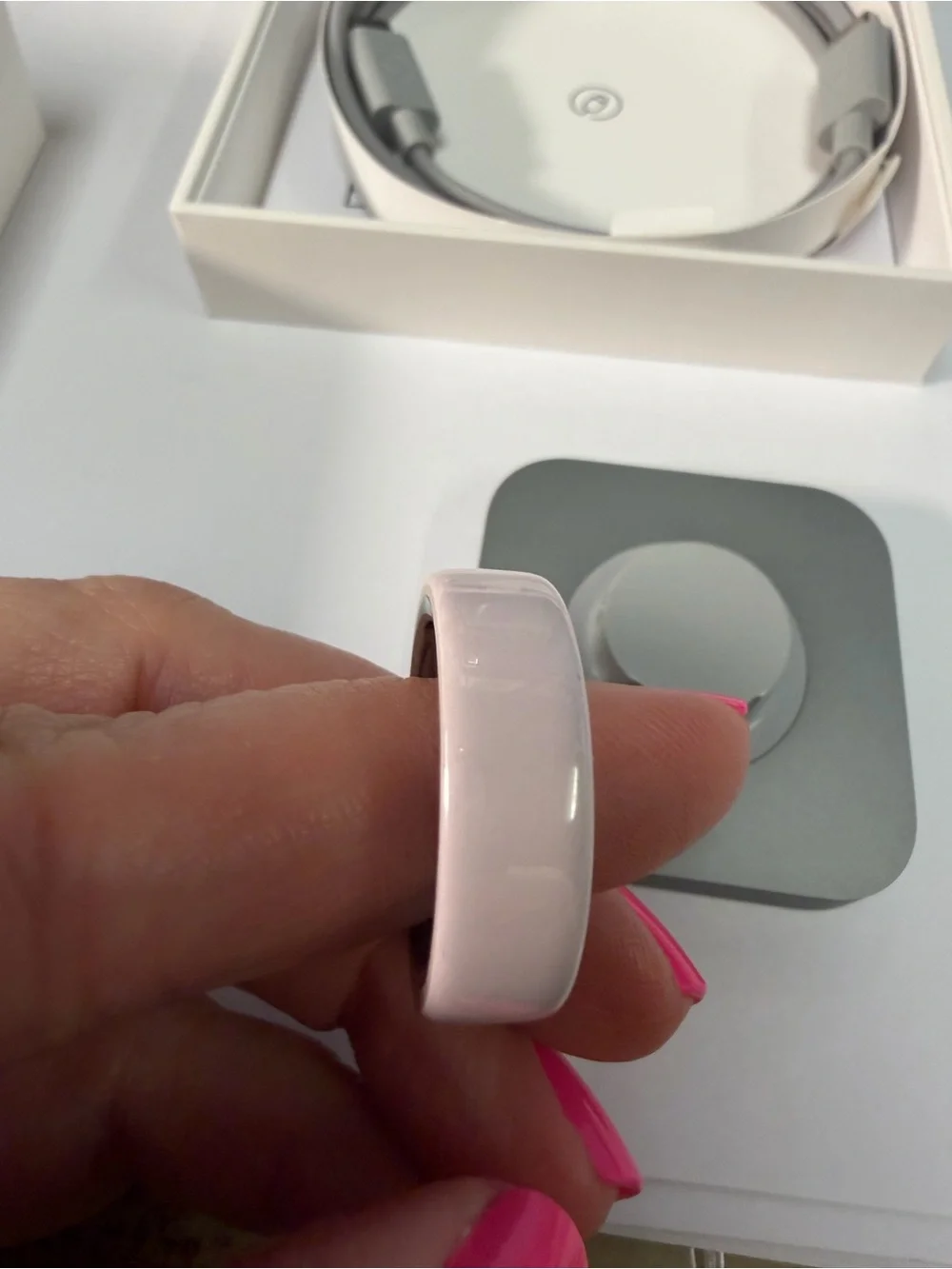 Oura smart Ring 4 Ceramic Petal Pink SIZE 11 GEN 4 with box and charger!
